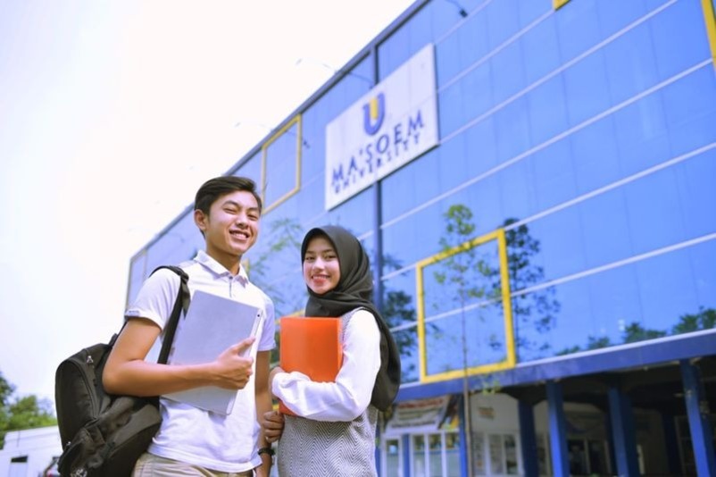 Kenangan Kuliah yang Tak Terlupakan: Kisah Alumni Kampus Swasta Bandung