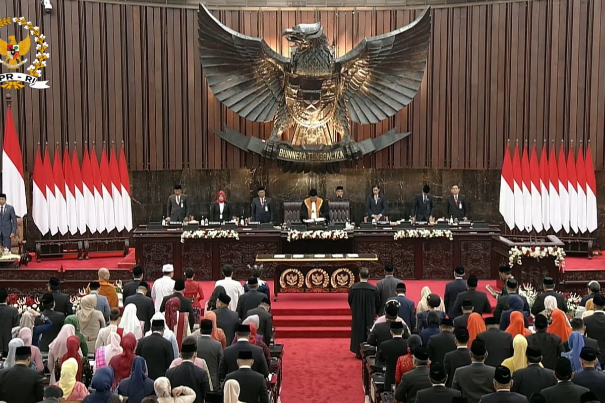 Perbandingan Aktivitas Anggota DPR dalam Sidang Parlemen: Menilai Kontribusi dan Partisipasi