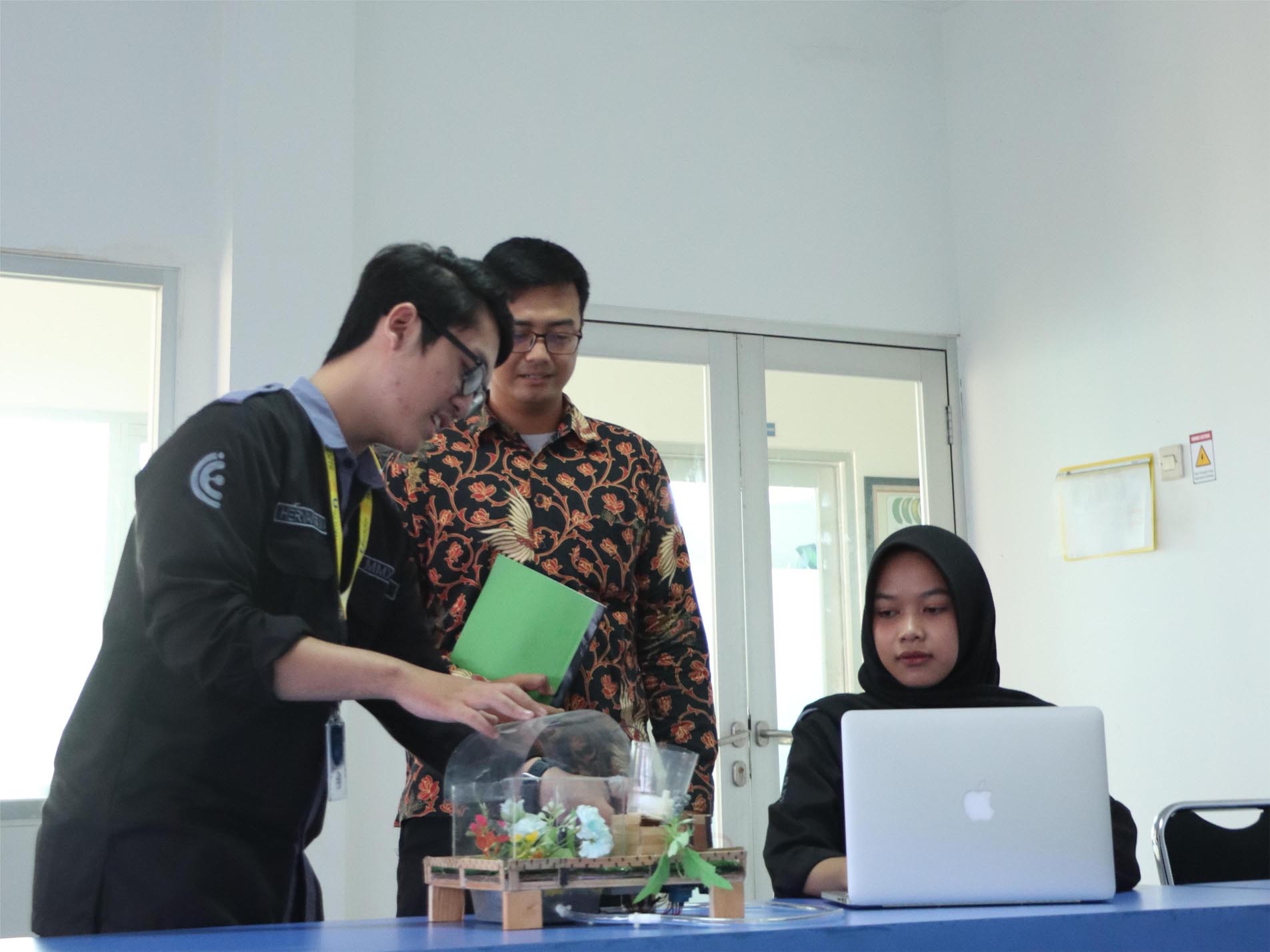 Faktor Krusial Apa yang Harus Dipertimbangkan Saat Memilih Kampus Jurusan Teknik Industri?