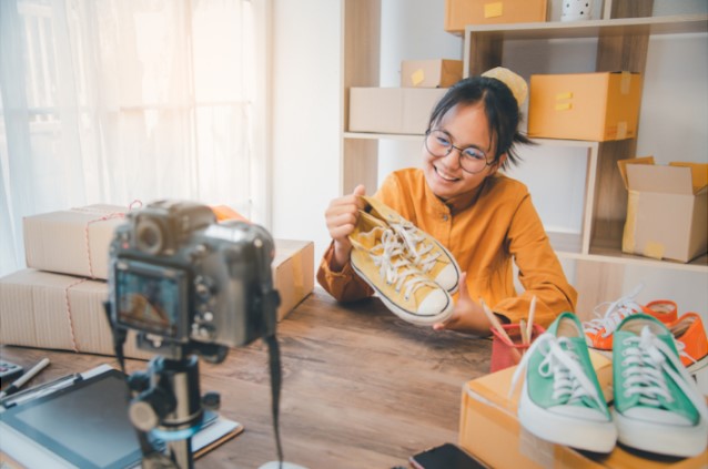Review oleh Blogger: Jejak Cerita Pengalaman yang Membantu Konsumen Menentukan Pilihan