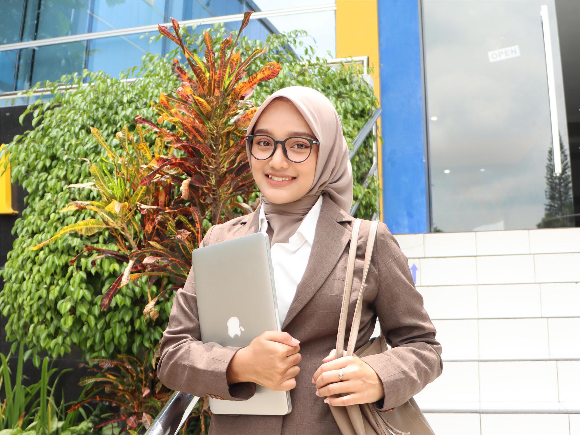 Biaya Pendidikan Kelas Regular dan Non Reguler Per Semester Hanya 5 Juta untuk S1 Perbankan Syariah Serta Pilihan Kelas Karyawan di Bandung