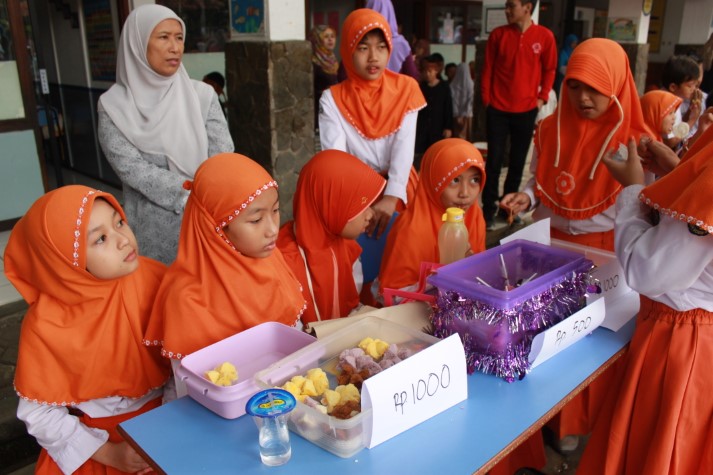 Cara Kantin Kejujuran Membentuk Karakter Siswa di Sekolah Boarding School Tingkat SMA