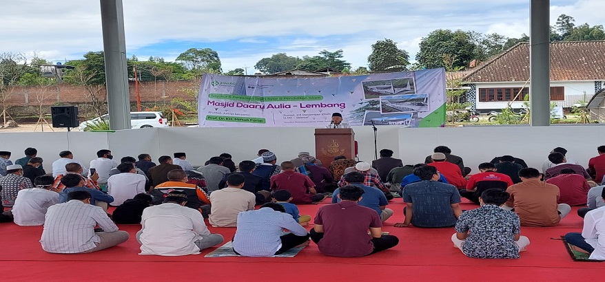 Sholat Dengan Suasana Sejuknya Alam di Masjid Daarul Aulia Lembang Bandung