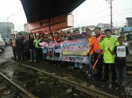 Bukan Sekedar Naik, Penggemar Kereta Api Jadi Sukarelawan