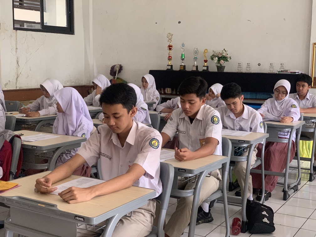 Seragam dan Identitas: Ketika Pakaian Menjadi Cerminan Nilai Sekolah